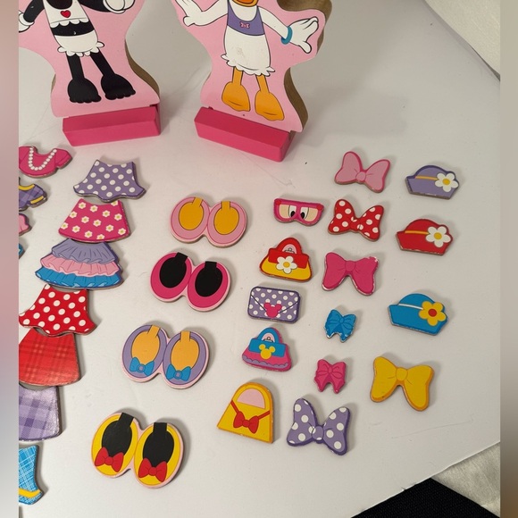 Disney Minnie And Daisy Magnetic Dress Up Wood Dolls Melissa And Doug - Picture 4 of 8